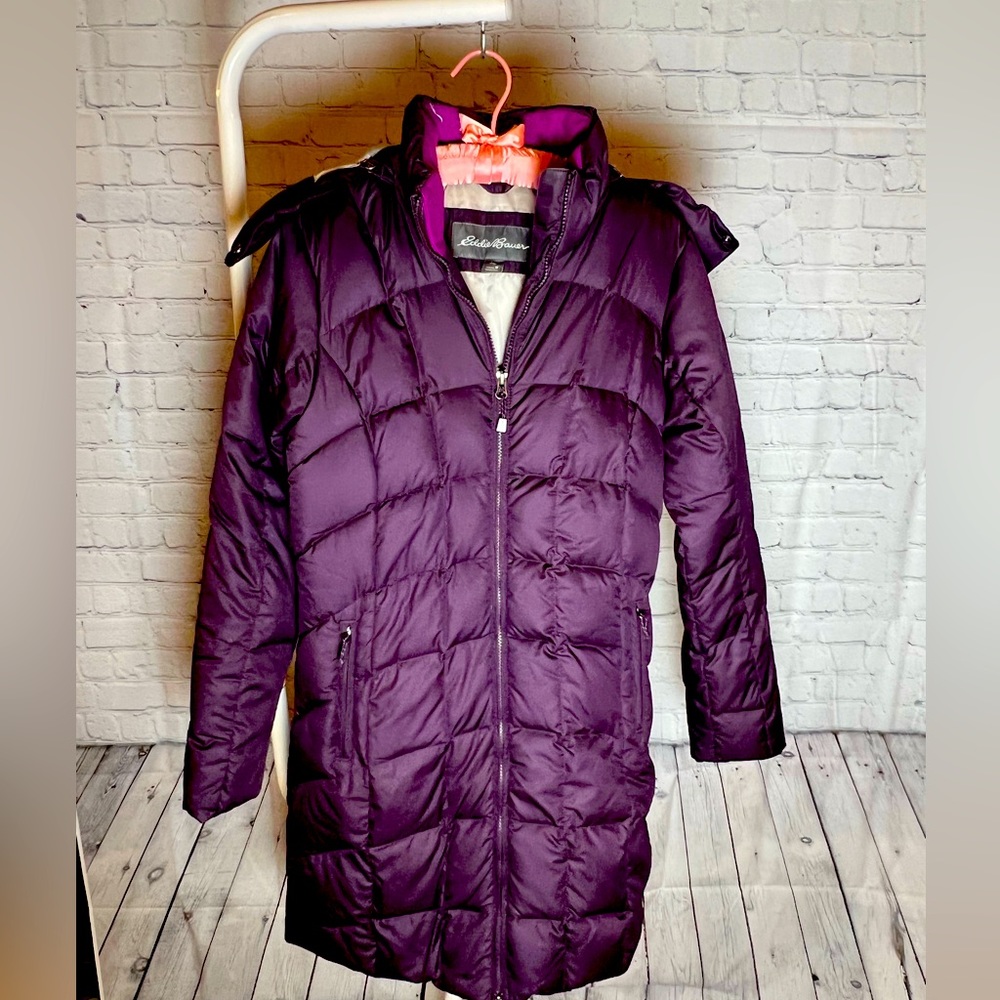 Eddie Bauer puffer coat in plum size M